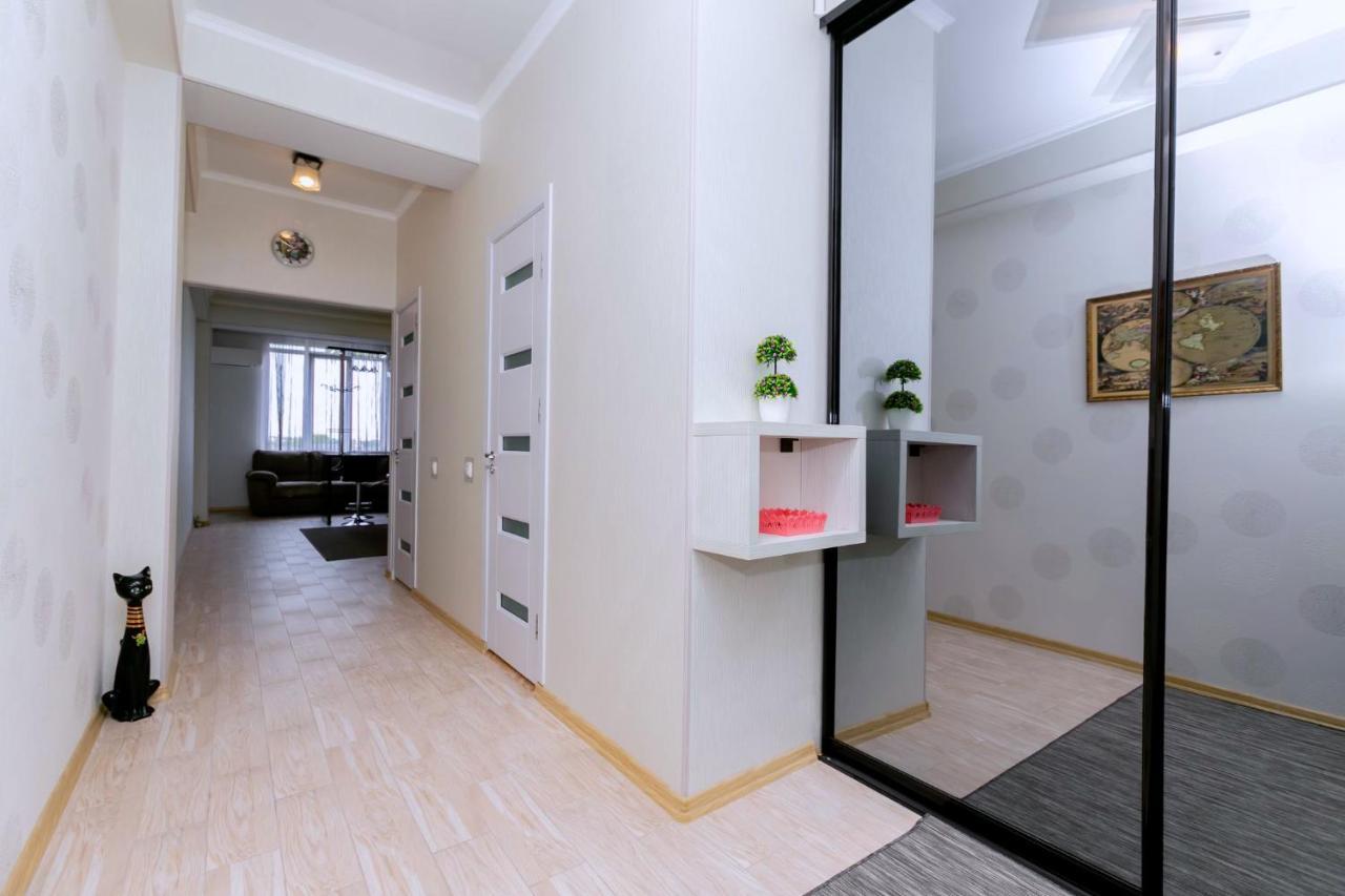 Apartament De Lux Cu 2 Camere Si Living تشيسيناو المظهر الخارجي الصورة